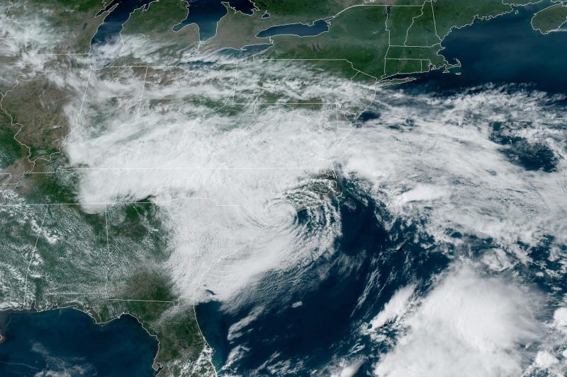 May ends on an odd note with 90s in Canada and 60s in the Carolinas